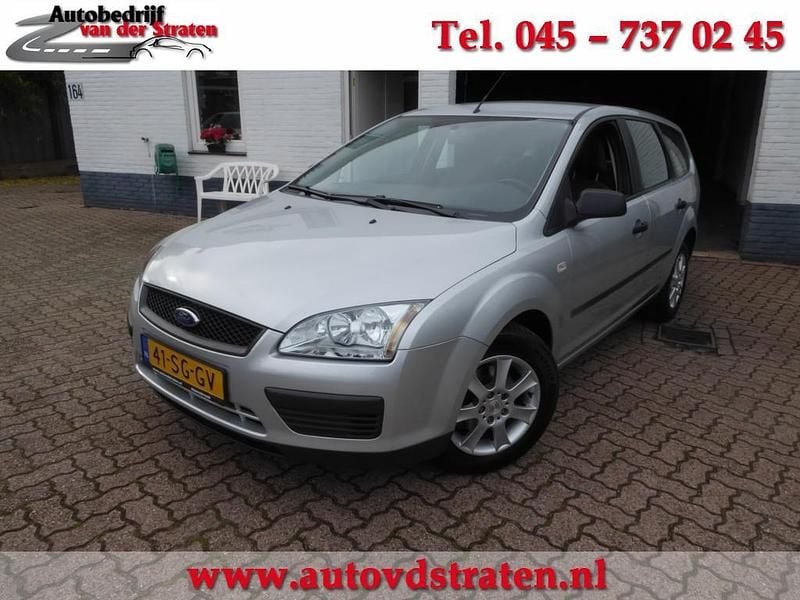 Grijs (metallic) Gebruikt 2006 Ford Focus Ambiente Stationwagen | € 3.250 (Eerlijke prijs) - Afbeelding 1/4