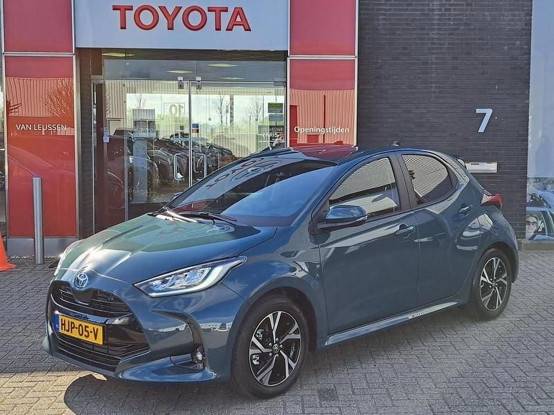 Groen Gebruikt 2025 Toyota Yaris Hybrid Hatchback | € 30.900 (Duur) - Afbeelding 1/4