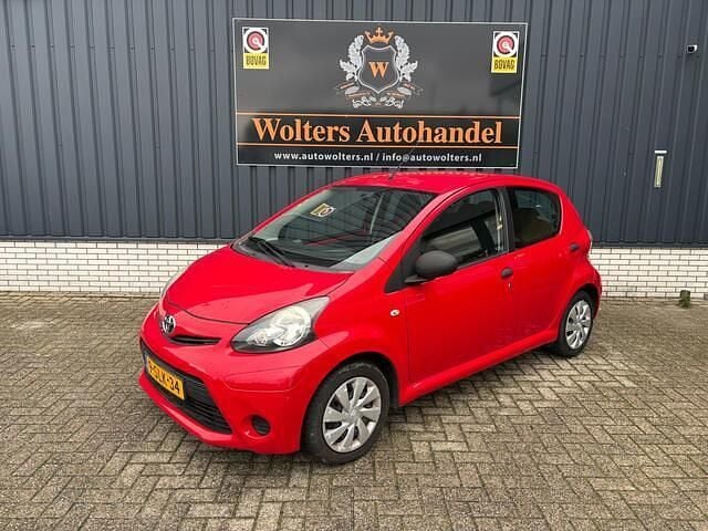 Occasion Toyota Aygo 68 PK (50 kW) 2013 Rood Hatchback