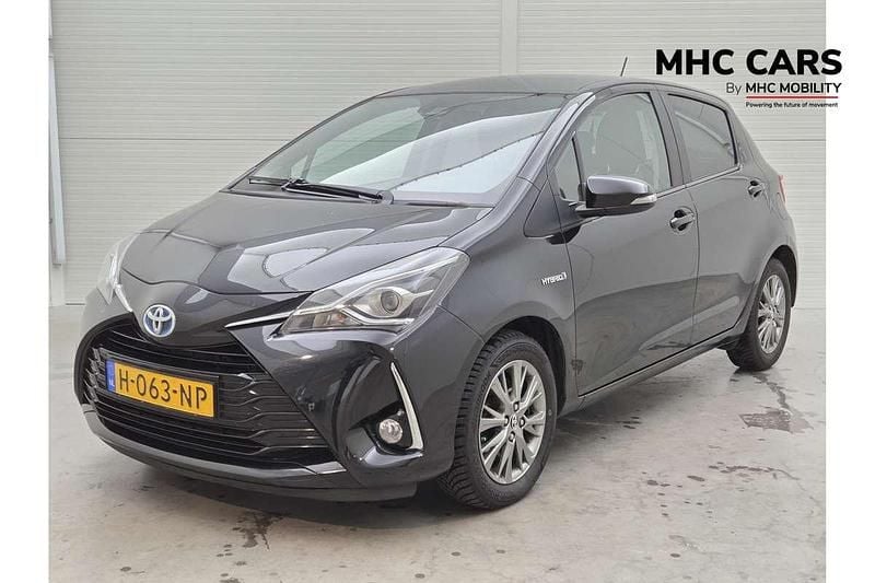 Zwart Occasion 2020 Toyota Yaris Hybrid Hatchback | € 15.400 (Goede deal) - Afbeelding 1/4