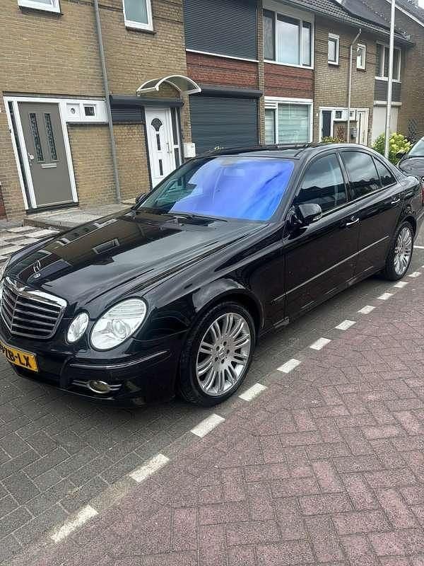 Zwart Gebruikt 2006 Mercedes E320 Avantgarde Sedan | € 8.499 (Eerlijke prijs) - Afbeelding 1/4