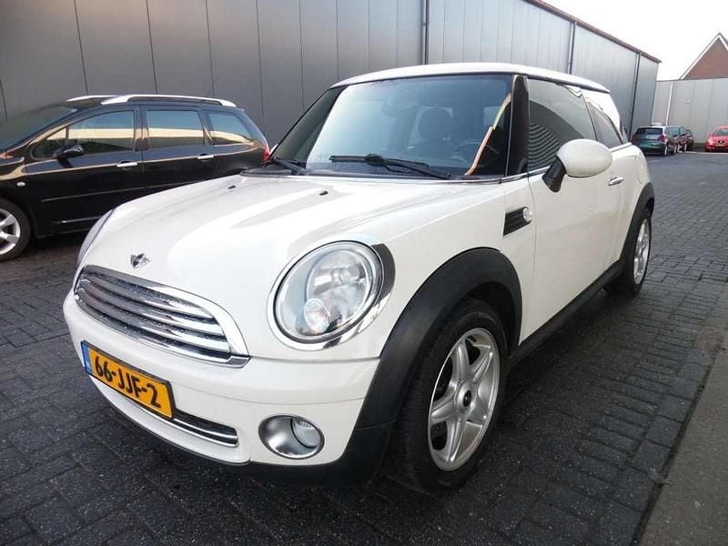 Wit Occasion 2009 Mini ONE Hatchback | € 1.995 (Eerlijke prijs) - Afbeelding 1/4