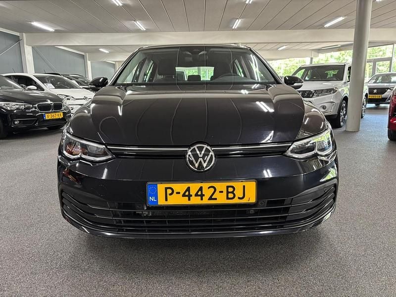 Occasion VW Golf VIII Life 110 PK (80 kW) 2022 Zwart Hatchback