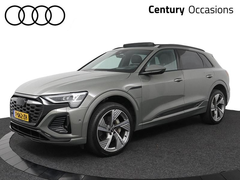 Grijs Gebruikt 2023 Audi Q8 S-Line SUV | € 64.900 - Afbeelding 1/4