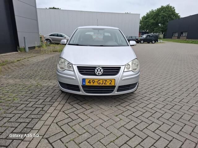 Grijs Gebruikt 2008 VW Polo Hatchback | € 2.650 (Eerlijke prijs) - Afbeelding 1/4