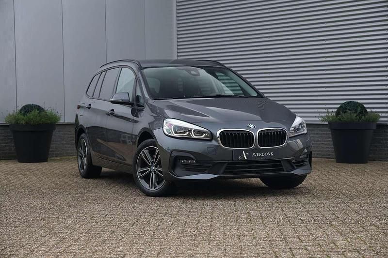 Grijs Gebruikt 2022 BMW 216 Gran Tourer Executive MPV | € 18.490 (Eerlijke prijs) - Afbeelding 1/4