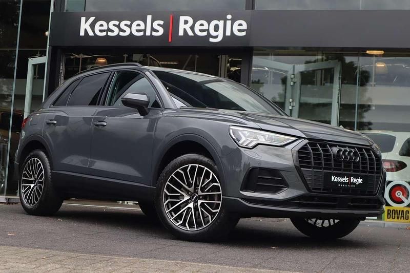 Grijs, metallic lak Gebruikt 2022 Audi Q3 S-Line SUV | € 32.950 (Eerlijke prijs) - Afbeelding 1/4