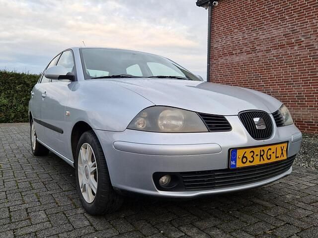 Grijs Occasion 2005 Seat Ibiza Reference Hatchback | € 1.250 (Eerlijke prijs) - Afbeelding 1/4