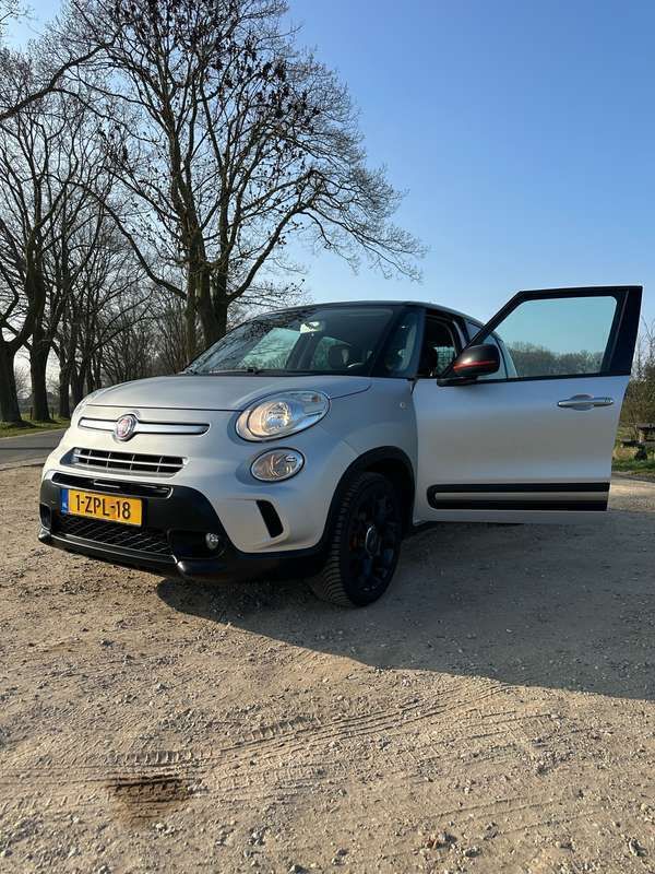 Grijs Gebruikt 2015 Fiat 500L MPV | € 9.000 (Eerlijke prijs) - Afbeelding 1/4