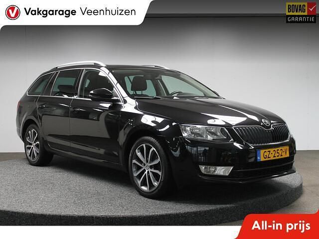 Zwart (metallic) Occasion 2015 Skoda Octavia Business Line Stationwagen | € 8.450 (Iets duurder) - Afbeelding 1/4