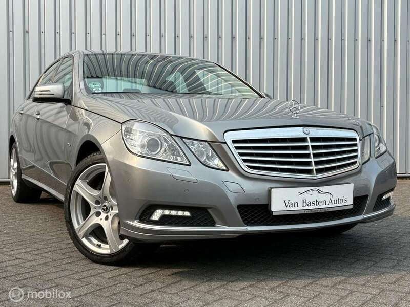 Grijs Gebruikt 2009 Mercedes E250 Elegance Sedan | € 14.995 (Eerlijke prijs) - Afbeelding 1/3