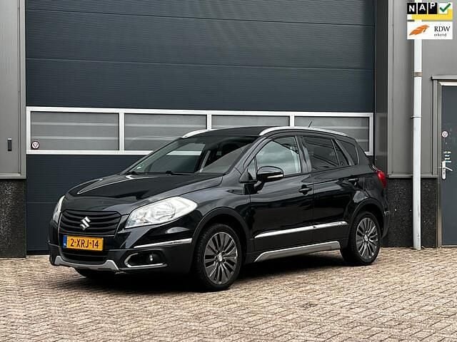 Zwart Gebruikt 2014 Suzuki SX4 S-Cross Exclusive SUV | € 10.450 (Eerlijke prijs) - Afbeelding 1/4