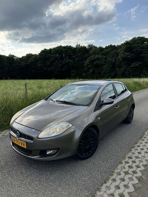 Bruin Gebruikt 2007 Fiat Bravo Dynamic Hatchback | € 1.900 (Eerlijke prijs) - Afbeelding 1/4