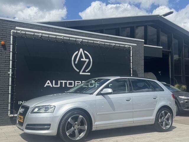 Grijs, metallic lak Gebruikt 2012 Audi A3 Sportback Attraction Hatchback | € 4.950 (Eerlijke prijs) - Afbeelding 1/4