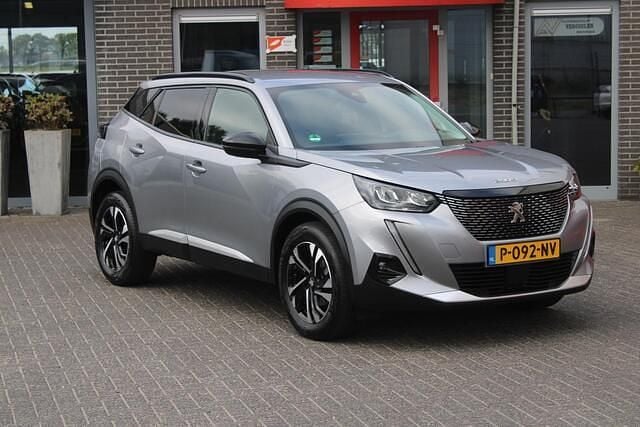 Grijs Gebruikt 2022 Peugeot 2008 Allure SUV | € 18.950 (Goede deal) - Afbeelding 1/4