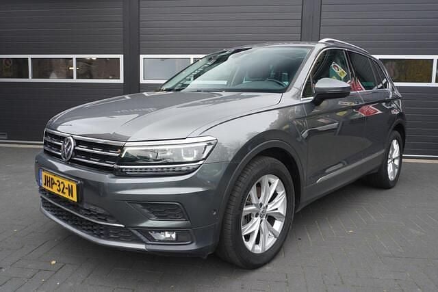 Grijs Gebruikt 2019 VW Tiguan Highline SUV | € 25.500 (Goede deal) - Afbeelding 1/4