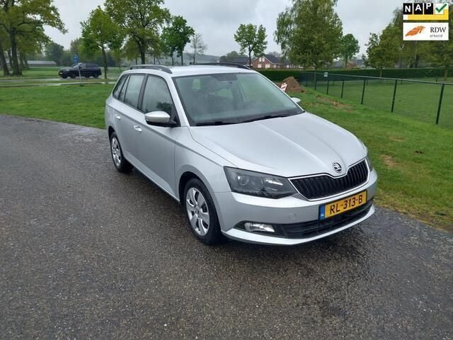 Grijs Gebruikt 2018 Skoda Fabia Business Line Hatchback | € 5.750 (Goede deal) - Afbeelding 1/4