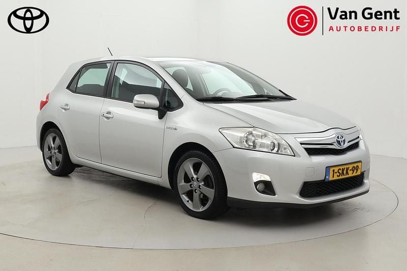 Grijs (metallic) Gebruikt 2012 Toyota Auris Hybrid Hatchback | € 10.999 (Goede deal) - Afbeelding 1/4