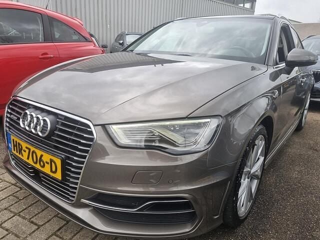 Grijs Gebruikt 2015 Audi A3 Sportback Hatchback | € 10.995 (Goede deal) - Afbeelding 1/4
