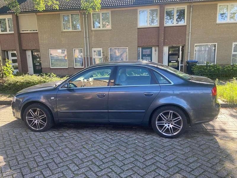 Grijs Gebruikt 2005 Audi A4 Proline Sedan | € 4.050 (Eerlijke prijs) - Afbeelding 1/4