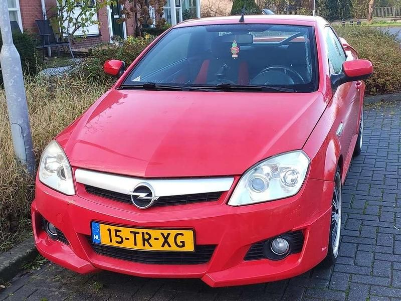 Rood Gebruikt 2007 Opel Tigra Sport Cabriolet | € 3.500 (Eerlijke prijs) - Afbeelding 1/4