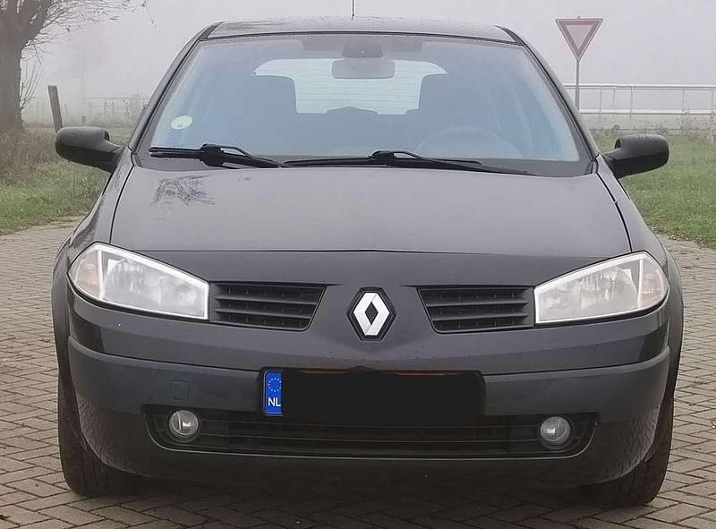 Zwart Gebruikt 2005 Renault Mégane II Business Hatchback | € 1.000 (Goede deal) - Afbeelding 1/4