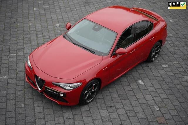 Rood Gebruikt 2017 Alfa Romeo Giulia Veloce Sedan | € 24.900 (Goede deal) - Afbeelding 1/4