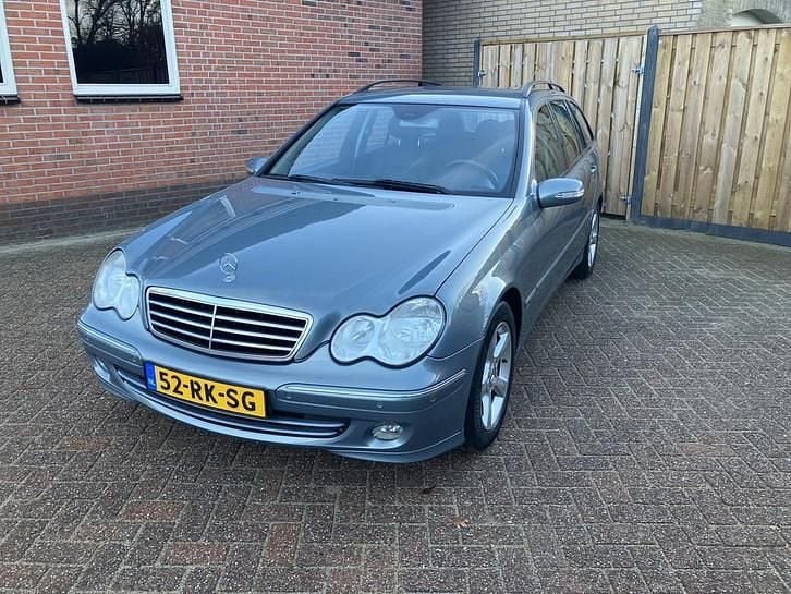 Grijs (metallic) Occasion 2005 Mercedes C180 Avantgarde Stationwagen | € 4.350 (Iets duurder) - Afbeelding 1/3