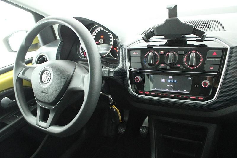 Occasion VW up! move up! 60 PK (44 kW) 2019 Geel Hatchback