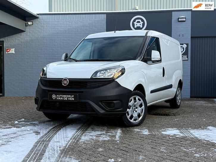 Wit Occasion 2019 Fiat Doblò MPV | € 12.490 (Eerlijke prijs) - Afbeelding 1/4