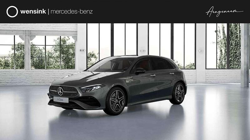 Grijs, metallic lak Nieuw 2025 Mercedes A250 AMG line Hatchback | € 43.507 (Goede deal) - Afbeelding 1/4