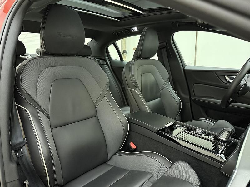 Occasion Volvo S60 R-Design 405 PK (297 kW) 2020 Rood Sedan