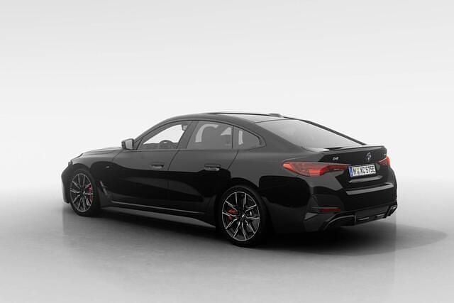 Nieuw BMW i4 M Sport 210 kW (286 PK) 2025 Saphirschwarz metallic (475) (zwart metallic) Sedan