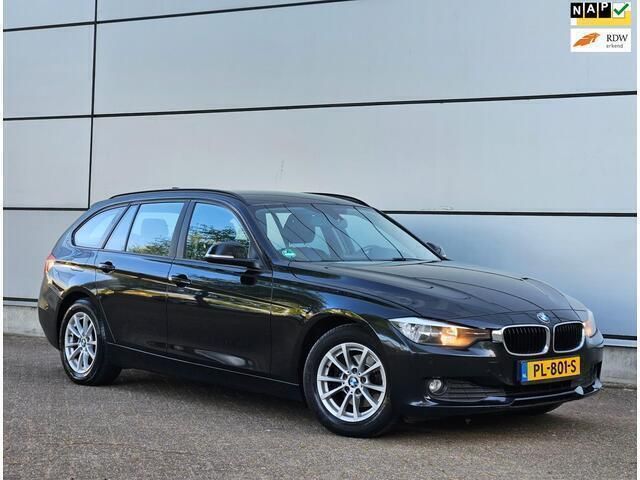 Zwart Gebruikt 2013 BMW 318 Executive Stationwagen | € 5.950 - Afbeelding 1/4