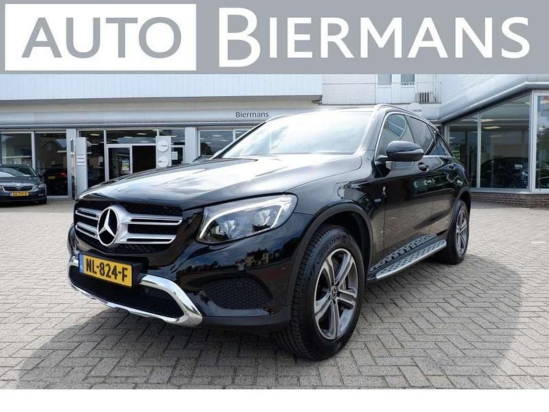 Zwart Gebruikt 2017 Mercedes GLC350 Prestige SUV | € 32.495 (Eerlijke prijs) - Afbeelding 1/4