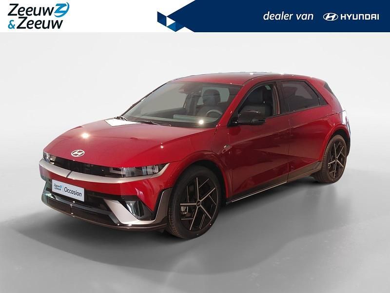 Ultimate red metallic (r2p) Occasion 2025 Hyundai Ioniq 5 Edition SUV | € 44.850 (Duur) - Afbeelding 1/4