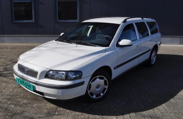 Wit Occasion 2001 Volvo V70 Comfort Stationwagen | € 5.750 - Afbeelding 1/4
