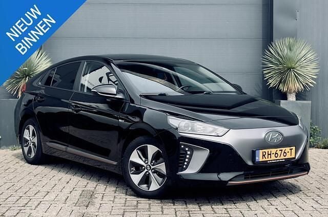 Wit Gebruikt 2018 Hyundai Ioniq Premium Sedan | € 12.450 (Eerlijke prijs) - Afbeelding 1/4