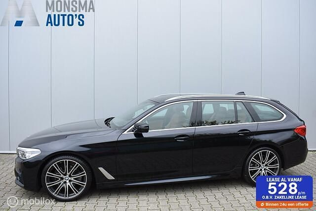 Zwart Gebruikt 2019 BMW 520 Executive Stationwagen | € 32.975 (Duur) - Afbeelding 1/4