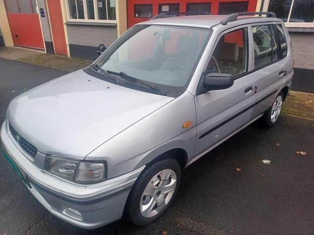 Grijs Gebruikt 1999 Mazda Demio Hatchback | € 999 (Eerlijke prijs) - Afbeelding 1/4