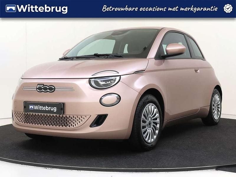 Rood Occasion 2024 Fiat 500e Urban Hatchback | € 21.425 (Eerlijke prijs) - Afbeelding 1/3