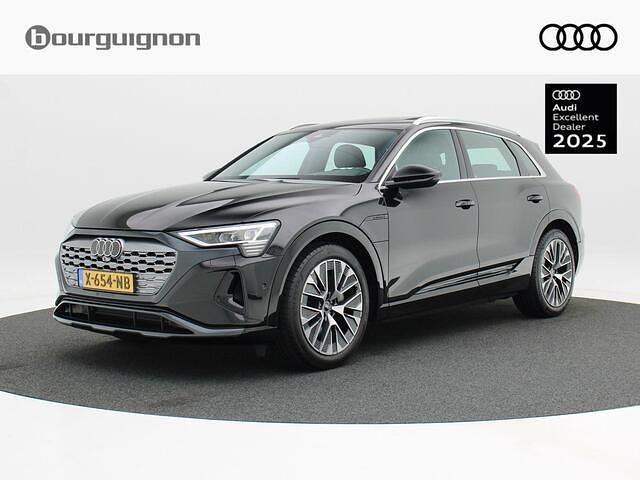 Zwart Gebruikt 2024 Audi Q8 e-tron Advanced SUV | € 54.850 (Goede deal) - Afbeelding 1/4
