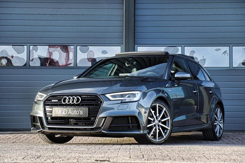 Grijs Gebruikt 2017 Audi A3 Sportback S-Line Hatchback | € 24.950 (Iets duurder) - Afbeelding 1/4