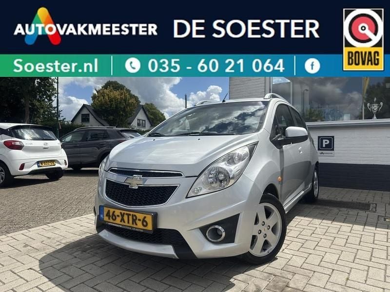 Grijs, metallic lak Gebruikt 2011 Chevrolet Spark LTZ Hatchback | € 4.995 (Iets duurder) - Afbeelding 1/4
