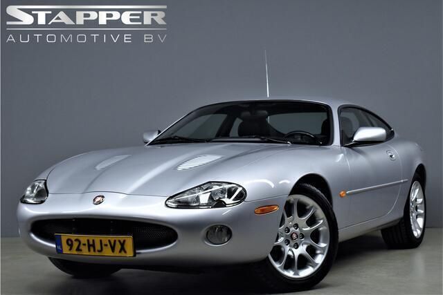 Grijs Gebruikt 2001 Jaguar XKR Coupé | € 23.995 (Goede deal) - Afbeelding 1/4