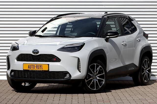 Wit (parellak) Occasion 2024 Toyota Yaris Cross Sport SUV | € 32.845 (Eerlijke prijs) - Afbeelding 1/4