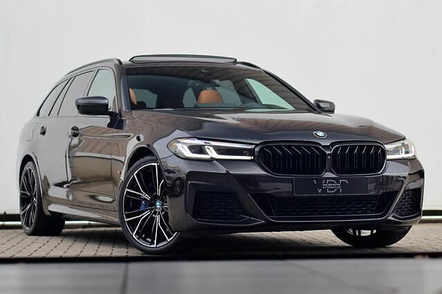 Grijs Gebruikt 2021 BMW 530e M Sport Stationwagen | € 39.500 (Iets duurder) - Afbeelding 1/4