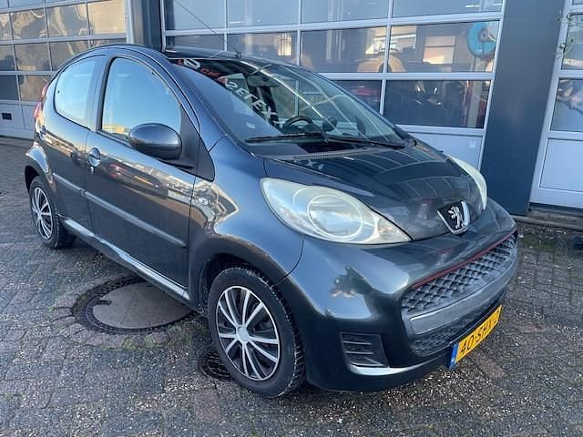 Occasion Peugeot 107 68 PK (50 kW) 2011 Grijs (metallic) Hatchback