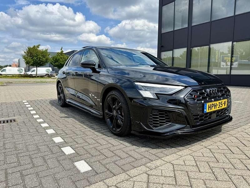 Zwart Gebruikt 2023 Audi S3 Hatchback | € 51.500 (Eerlijke prijs) - Afbeelding 1/4
