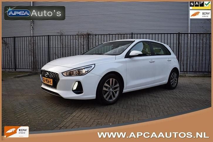 Wit Occasion 2018 Hyundai i30 Comfort Hatchback | € 10.445 (Goede deal) - Afbeelding 1/4